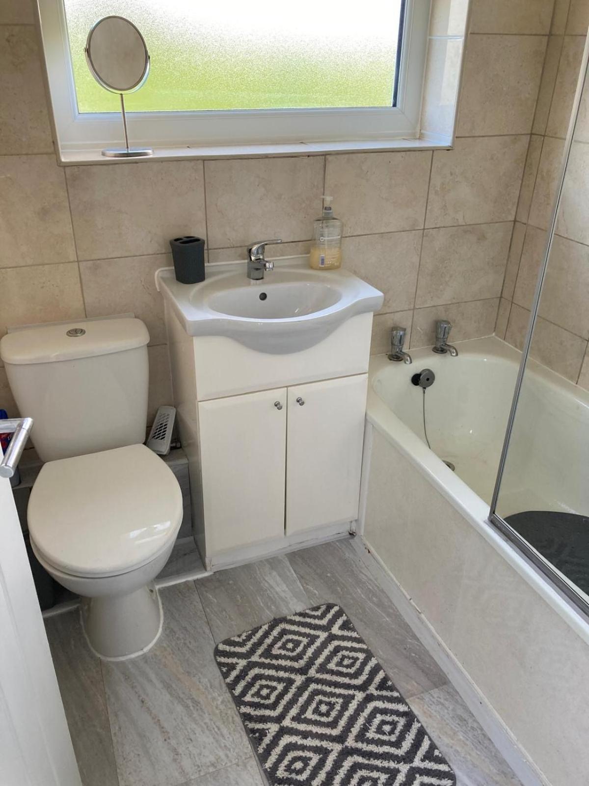 Chalet 2 Bed -25 Gower Village - Dog Friendly Swansea