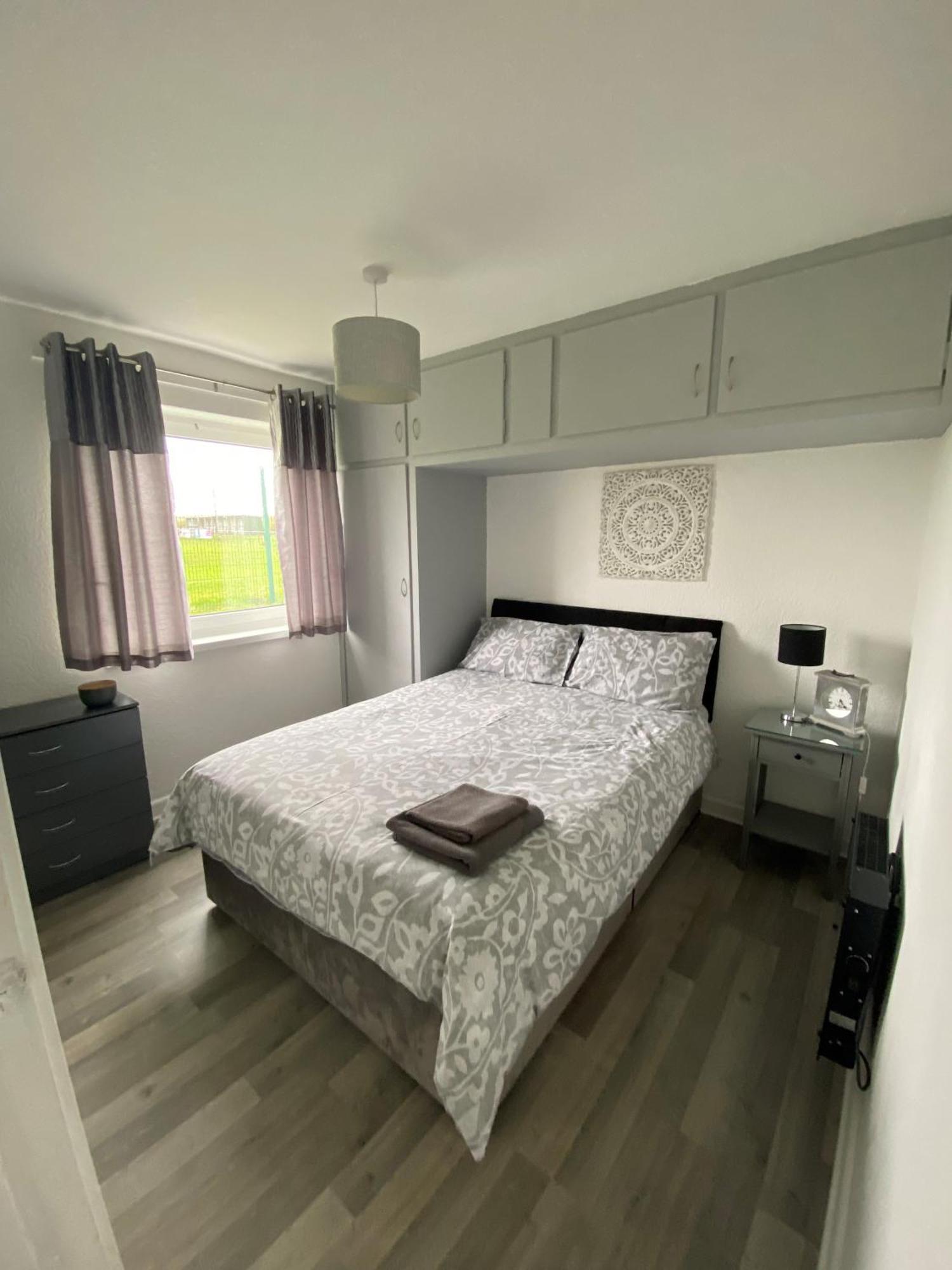 Chalet 2 Bed -25 Gower Village - Dog Friendly *