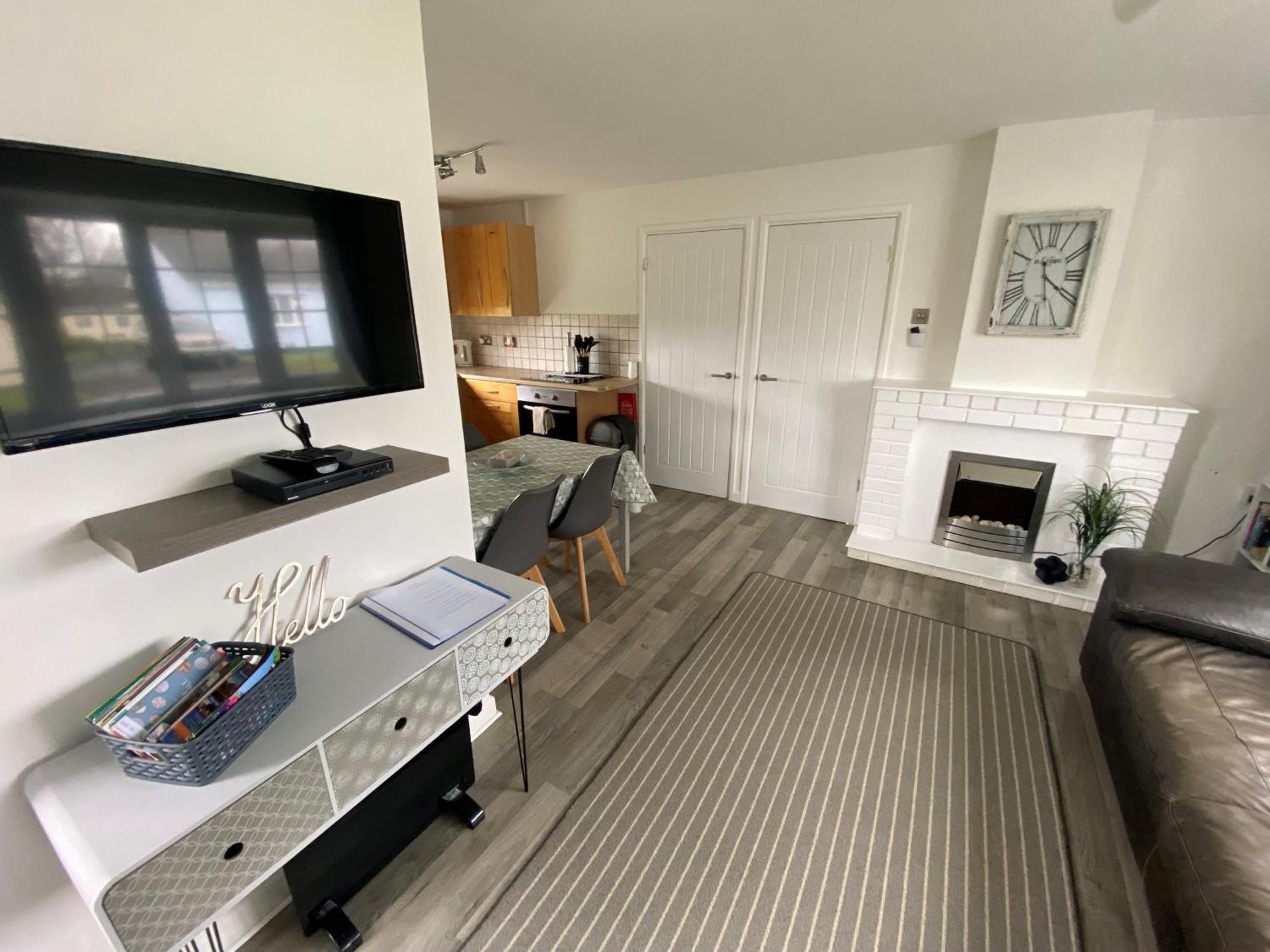 2 Bed -25 Gower Village - Dog Friendly Chalet *